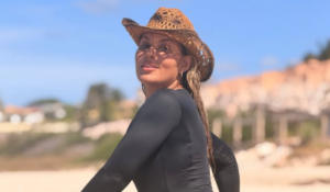 Cantora posta foto sem filtro e comentários viram um espetáculo à parte