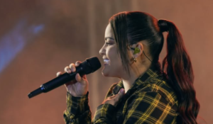 Mara Pavanelly encara hater ao vivo e chama pra resolver no camarim
